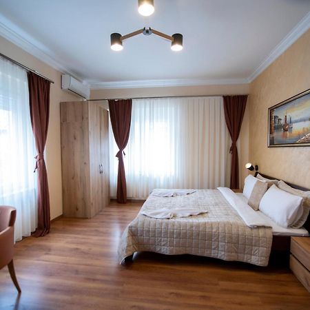 Hotel And Apartments Central City Prishtina 普里什蒂纳 外观 照片