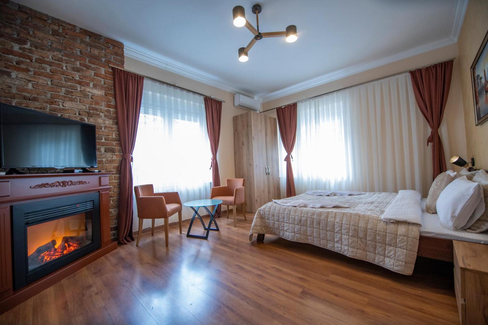 Hotel And Apartments Central City Prishtina 普里什蒂纳 外观 照片